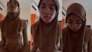 Bocil SMP Berhijab Tocil Ngentot Naik Turun Nikmat