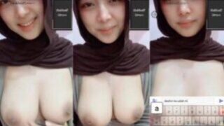 Miss Queen Hijab Cantik Doyan VCS Melet Sambil Desah Livu